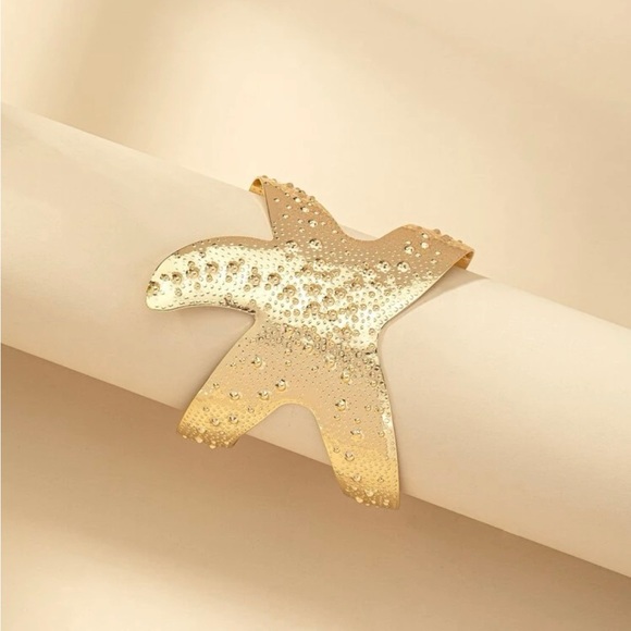 - Starfish cuff bracelet ⭐️ - Picture 3 of 4